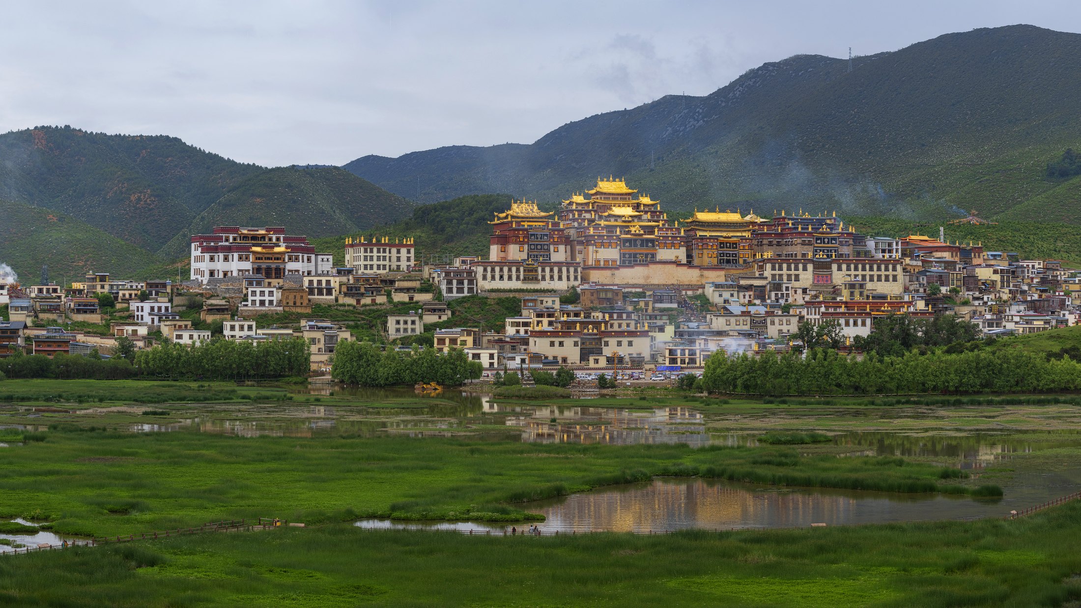 云南山水与松赞林寺旅居意象